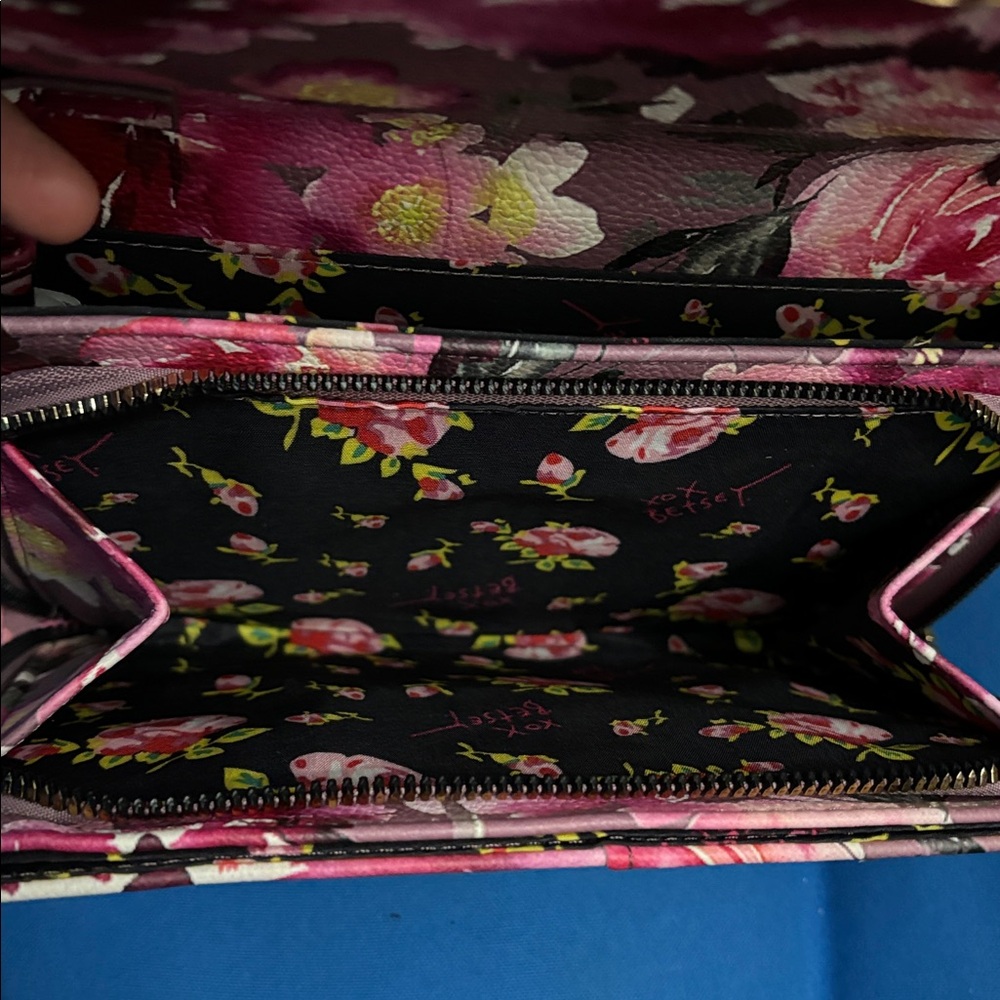 Betsey Johnson Shoulder And Crossbody Purse FloralDesign Adjustable Straps NWOTS - Picture 6 of 13